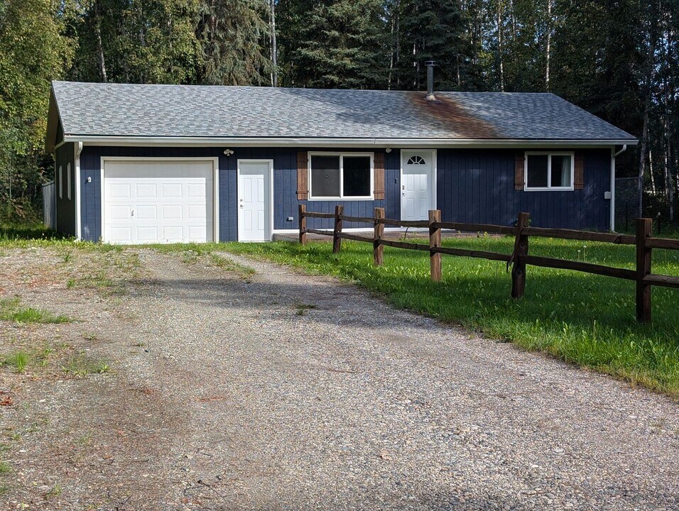 3092 Probert Dr in North Pole, AK - Building Photo
