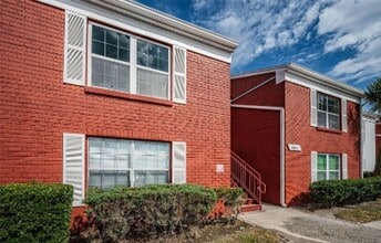 1044 82nd Terrace N in St. Petersburg, FL - Foto de edificio - Building Photo