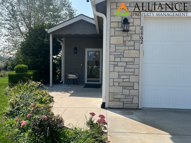 8862 M J Dr in Manhattan, KS - Building Photo - Building Photo