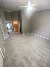 2469 Lake Woodberry Cir in Brandon, FL - Foto de edificio - Building Photo