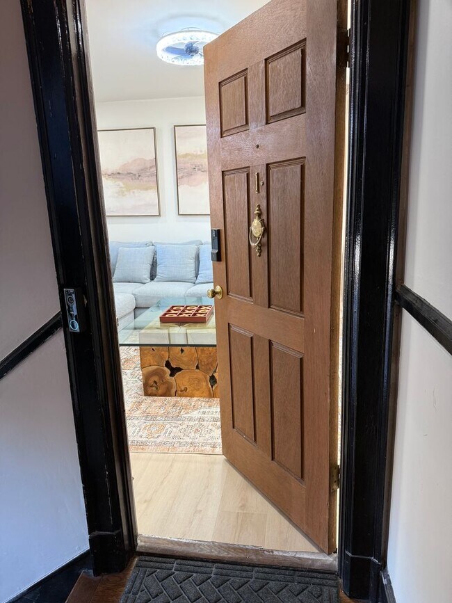 1013 N Elm St in Greensboro, NC - Building Photo - Building Photo