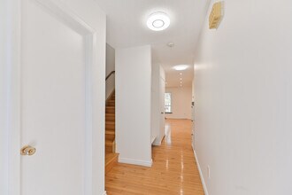3500 Glen Erin Dr in Mississauga, ON - Building Photo - Building Photo