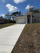 4717 28th St SW in Lehigh Acres, FL - Building Photo