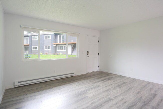 Tigardville Apartments in Tigard, OR - Building Photo - Interior Photo