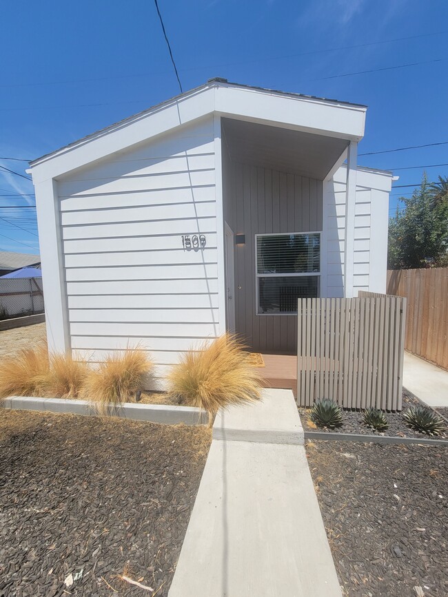 1509 W 65th Pl, Unit 1509 in Los Angeles, CA - Foto de edificio - Building Photo