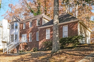 1361 Willowbrook Dr SW in Marietta, GA - Building Photo