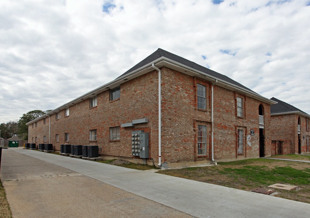 crescent city apartments in New Orleans, LA - Building Photo