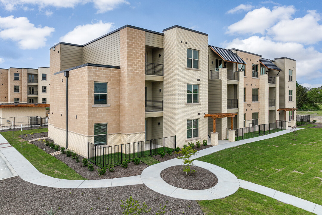 Fort Worth Meadows Apartments in Fort Worth, TX - Building Photo