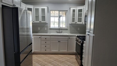 1057 Central Blvd in Hayward, CA - Building Photo - Building Photo