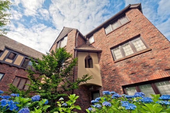 Ten-O-Five Anhalt Apartments in Seattle, WA - Foto de edificio - Building Photo