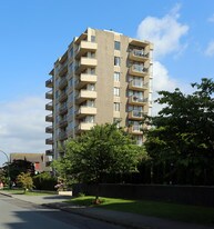 Las Salinas Apartments in Vancouver, BC - Building Photo