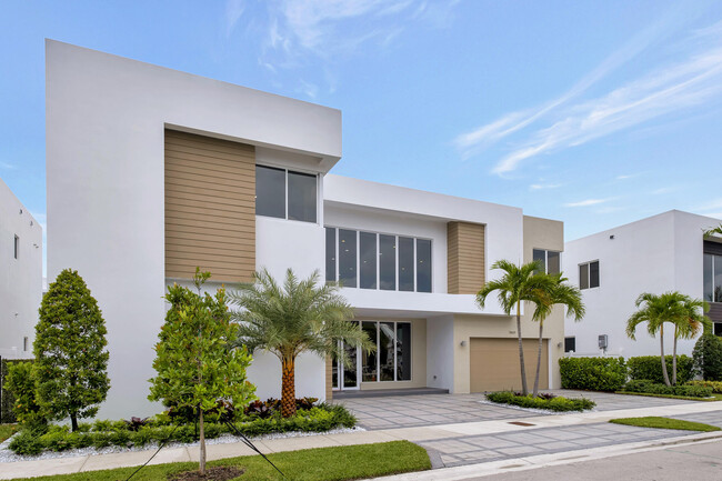 7469 NW 103rd Pl in Doral, FL - Building Photo - Building Photo