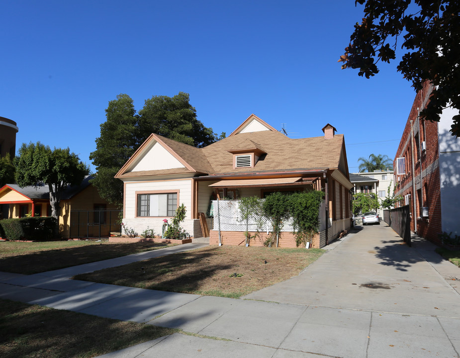 305 N Howard St in Glendale, CA - Foto de edificio