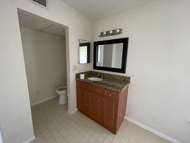 639 Executive Center Dr in West Palm Beach, FL - Building Photo - Building Photo
