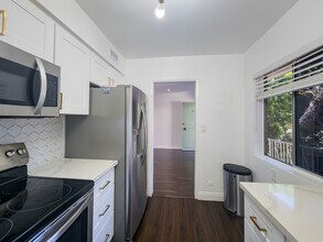 215 N Kenwood St in Glendale, CA - Building Photo - Building Photo