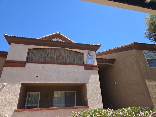 property at 231 W Horizon Ridge Pkwy