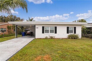 1003 Dora Ave in Tavares, FL - Building Photo