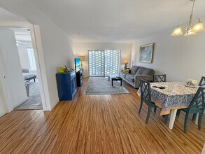 1500 Crescent Cir in Lake Park, FL - Foto de edificio - Building Photo