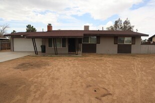 14070 Quinnault Rd in Apple Valley, CA - Building Photo