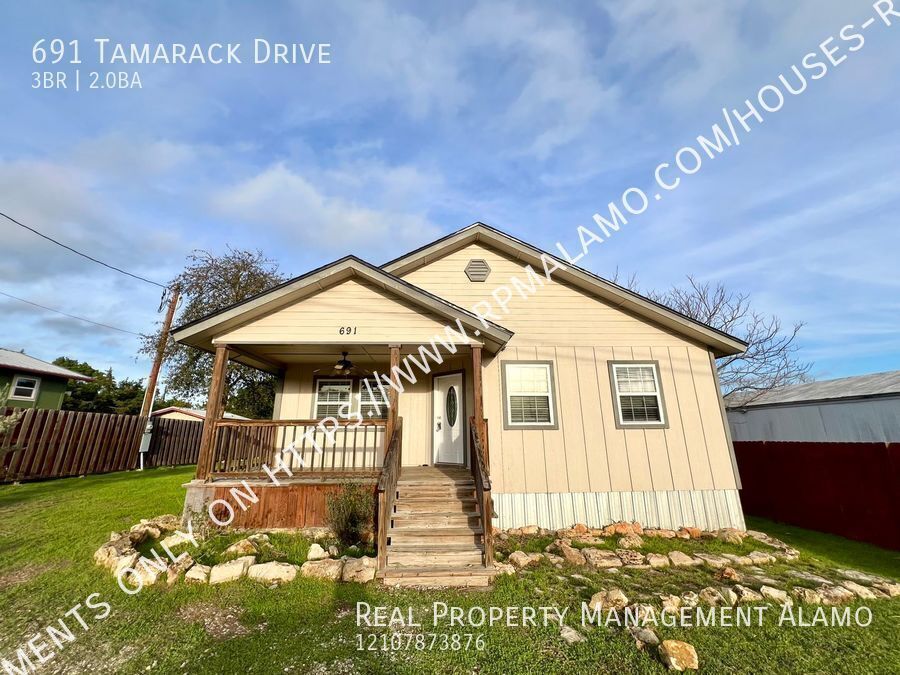 691 Tamarack Dr in Canyon Lake, TX - Building Photo