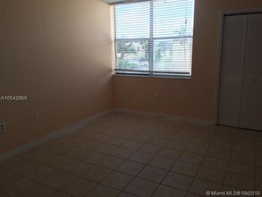 3895 W 11th Ave-Unit -7 in Hialeah, FL - Building Photo - Building Photo
