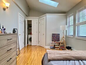 241 River St, Unit 10 in Cambridge, MA - Building Photo - Building Photo