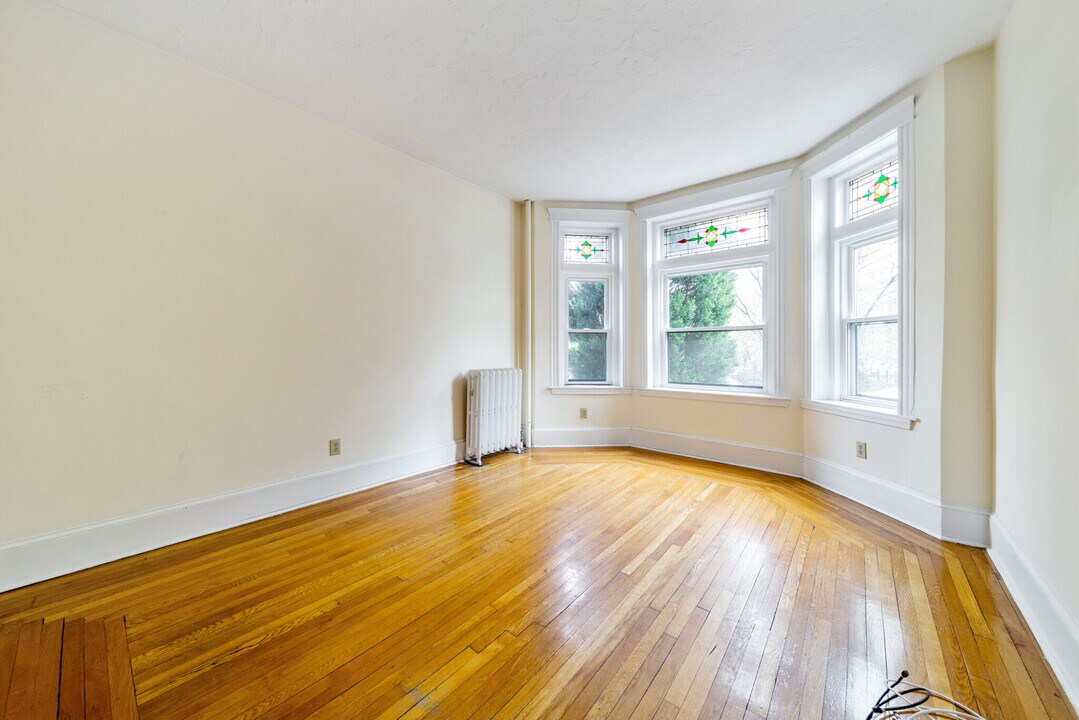 137 Peterborough St, Unit #2 in Boston, MA - Building Photo