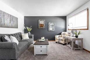 Meadow Park Apartments | Specials Available! in Bloomington, IN - Building Photo