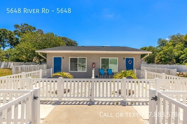 5648 River Rd in New Port Richey, FL - Building Photo - Building Photo