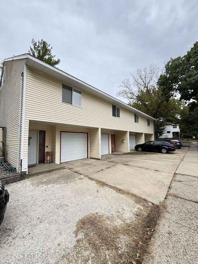 property at 107 N Busey Ave