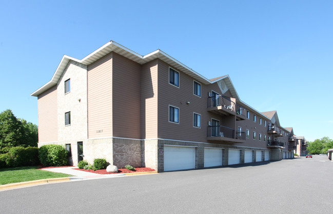 Elmcreek Apartments in Champlin, MN - Building Photo - Building Photo