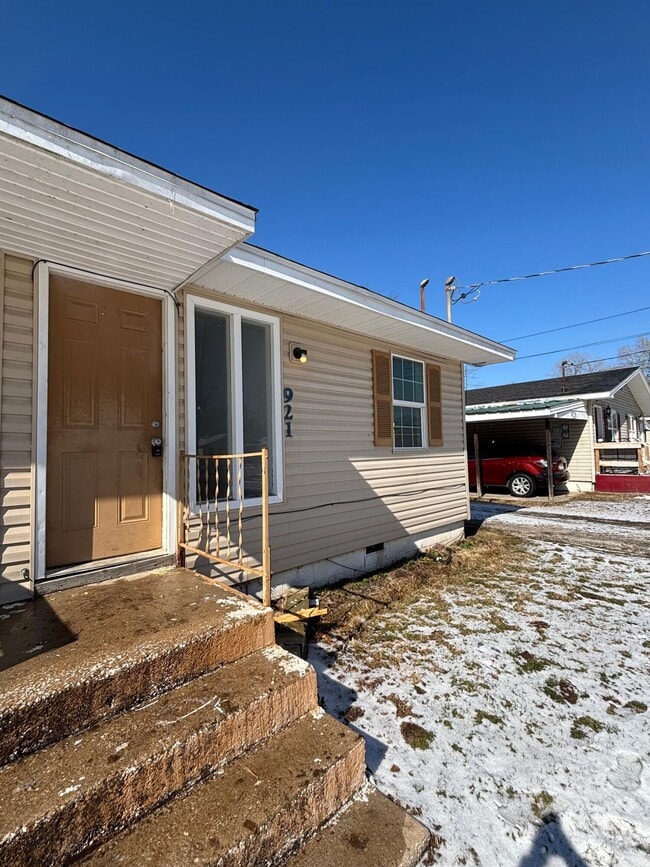 property at 921 N Fulbright Ave