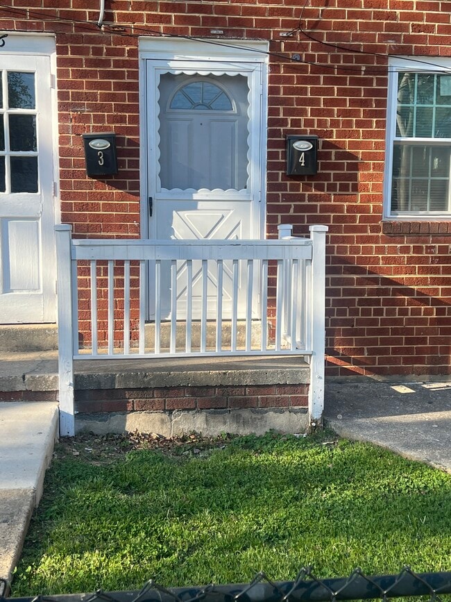 5326 B St SE, Unit 3, Unit 3