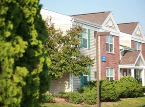 Glenbrook Apartments in Milwaukee, WI - Foto de edificio - Building Photo