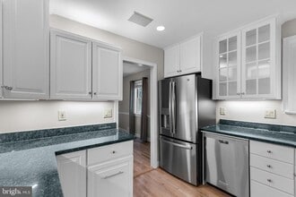 2104 N Jefferson St in Arlington, VA - Building Photo - Building Photo