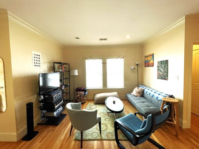 27 Lothrop St, Unit 4, Unit 4