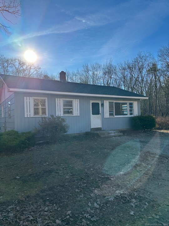 17 Park Dr in Chaplin, CT - Building Photo