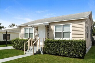 1121 Magnolia St in West Palm Beach, FL - Building Photo - Building Photo