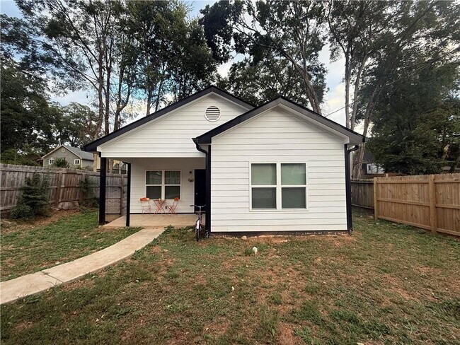 650 Holderness St SW in Atlanta, GA - Building Photo - Building Photo