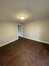 606 Lester Rd, Unit A in Knoxville, TN - Foto de edificio - Building Photo