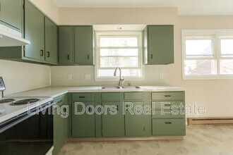 402 W Eldora Ave in Weeping Water, NE - Building Photo - Building Photo