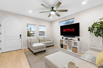 5051 Savannah St in San Diego, CA - Building Photo - Building Photo