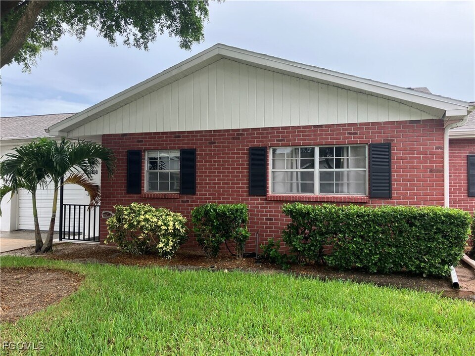 1370 Bunker Way in Ft. Myers, FL - Building Photo