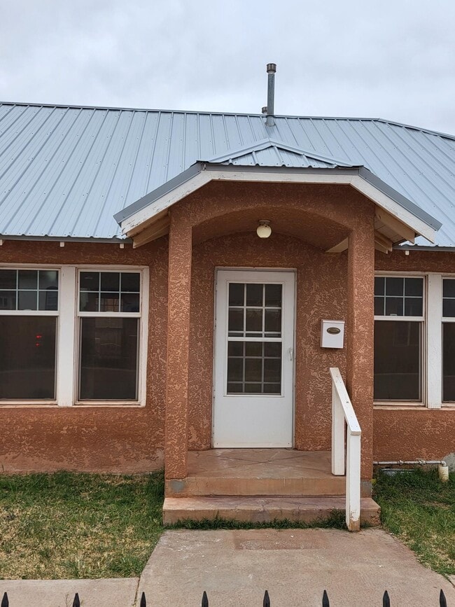 property at 214 W Aspinwall St