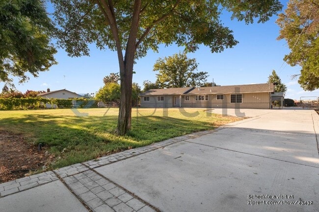 property at 6404 E Woodward Ave