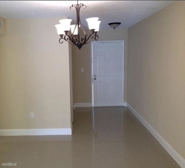 9357 Fontainebleau Blvd-Unit -# D124 in Miami, FL - Foto de edificio - Building Photo