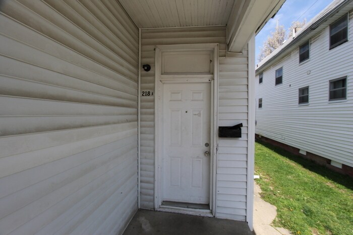 218 E Michigan St-Unit -Apt A in Evansville, IN - Building Photo