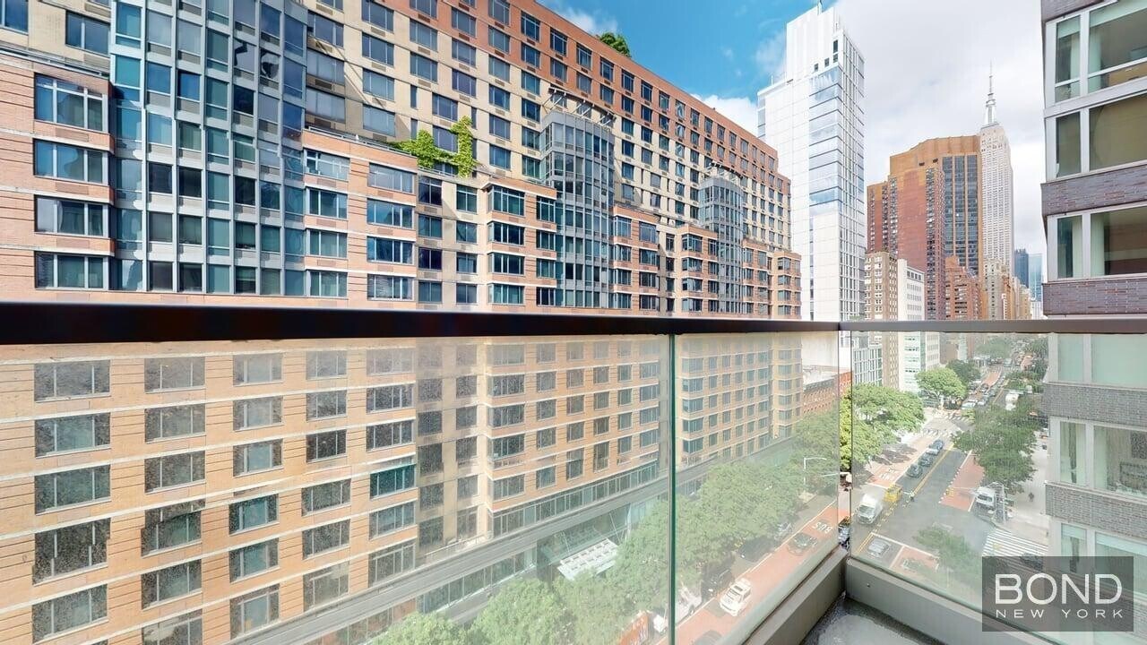 237 E 34th St in New York, NY - Building Photo