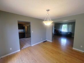 745 Selkirk Rd in Kingston, ON - Building Photo - Building Photo