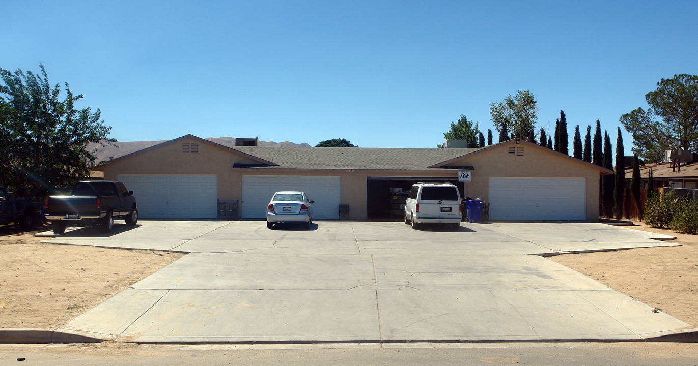 21355 Bear Valley Outer Hwy in Apple Valley, CA - Building Photo